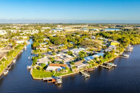 Villa ou maison à vendre à Stuart, Floride: 2 chambres, 102.19 m2 № 1207431 - photo 2