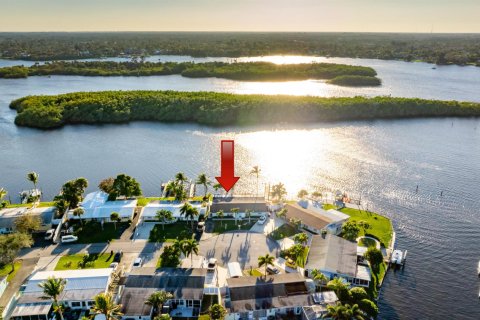 Villa ou maison à vendre à Stuart, Floride: 2 chambres, 102.19 m2 № 1207431 - photo 1