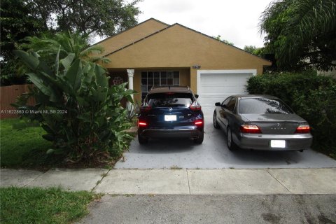 Casa en venta en Pembroke Pines, Florida, 3 dormitorios, 102.47 m2 № 1269807 - foto 4