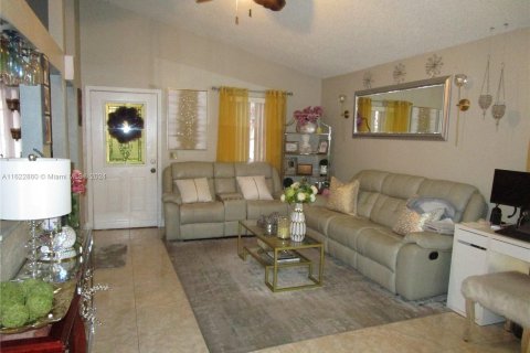 Casa en venta en Pembroke Pines, Florida, 3 dormitorios, 102.47 m2 № 1269807 - foto 14