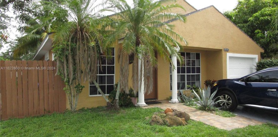 Villa ou maison à Pembroke Pines, Floride 3 chambres, 102.47 m2 № 1269807