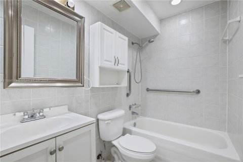 Condominio en venta en Coral Gables, Florida, 1 dormitorio, 83.24 m2 № 1423063 - foto 8