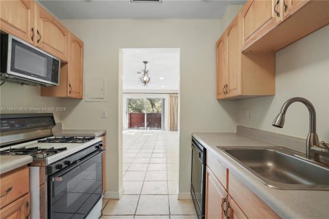 Condominio en venta en Coral Gables, Florida, 1 dormitorio, 83.24 m2 № 1423063 - foto 18