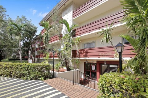 Condominio en venta en Coral Gables, Florida, 1 dormitorio, 83.24 m2 № 1423063 - foto 20