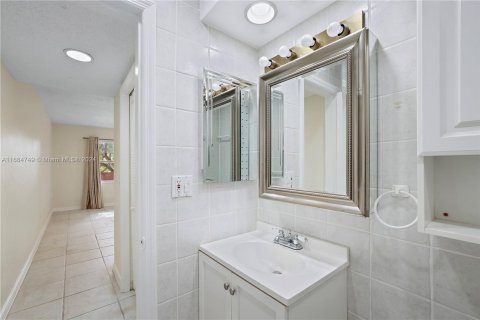 Condominio en venta en Coral Gables, Florida, 1 dormitorio, 83.24 m2 № 1423063 - foto 9