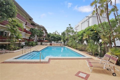 Condominio en venta en Coral Gables, Florida, 1 dormitorio, 83.24 m2 № 1423063 - foto 24