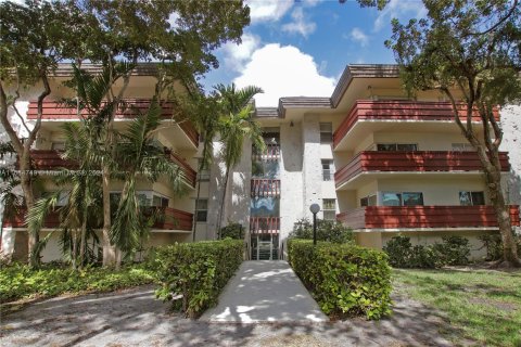 Condominio en venta en Coral Gables, Florida, 1 dormitorio, 83.24 m2 № 1423063 - foto 19