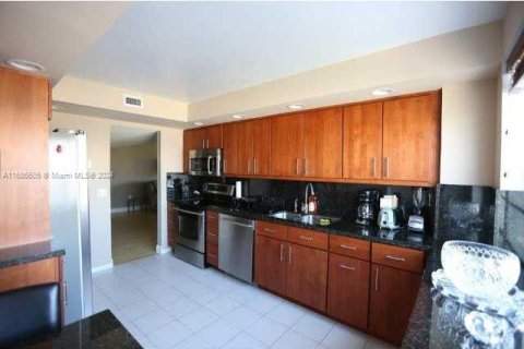 Condo in Aventura, Florida, 2 bedrooms  № 1423109 - photo 9