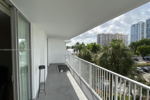 Condo in Aventura, Florida, 2 bedrooms  № 1423109 - photo 20