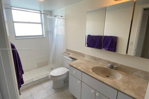 Condo in Aventura, Florida, 2 bedrooms  № 1423109 - photo 18