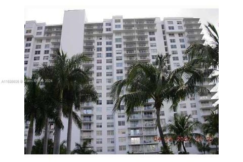 Condo in Aventura, Florida, 2 bedrooms  № 1423109 - photo 21