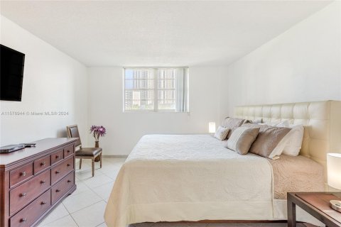 Condo in Sunny Isles Beach, Florida, 1 bedroom  № 1151304 - photo 12