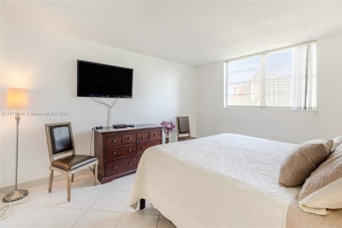 Condo in Sunny Isles Beach, Florida, 1 bedroom  № 1151304 - photo 10