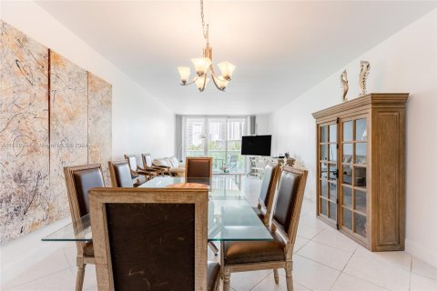 Condo in Sunny Isles Beach, Florida, 1 bedroom  № 1151304 - photo 9