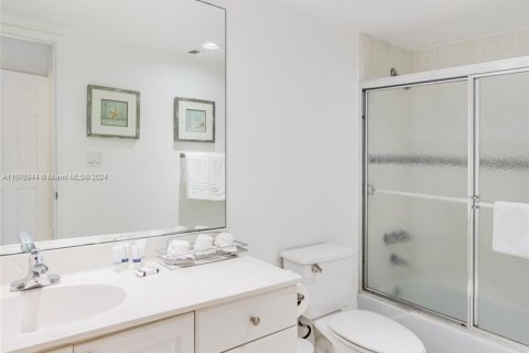 Condo in Sunny Isles Beach, Florida, 1 bedroom  № 1151304 - photo 4