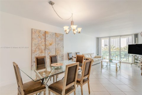 Condo in Sunny Isles Beach, Florida, 1 bedroom  № 1151304 - photo 8