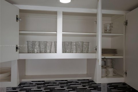 Condo in Sunny Isles Beach, Florida, 1 bedroom  № 1151304 - photo 29