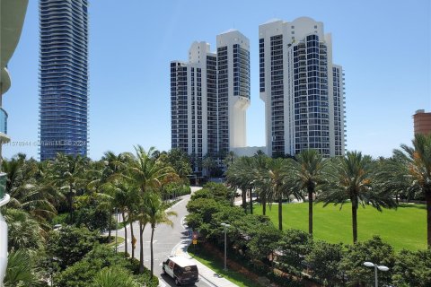 Condo in Sunny Isles Beach, Florida, 1 bedroom  № 1151304 - photo 16