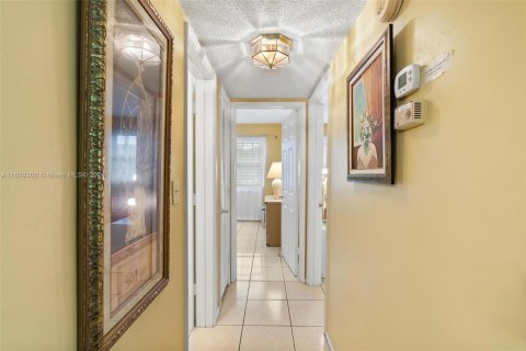 Condo in Pompano Beach, Florida, 2 bedrooms  № 1289170 - photo 12