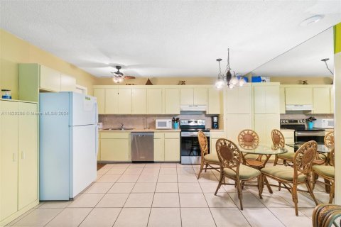 Condo in Pompano Beach, Florida, 2 bedrooms  № 1289170 - photo 11