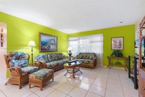 Condo in Pompano Beach, Florida, 2 bedrooms  № 1289170 - photo 9