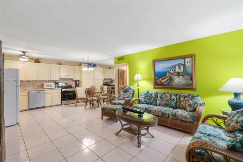 Condo in Pompano Beach, Florida, 2 bedrooms  № 1289170 - photo 10