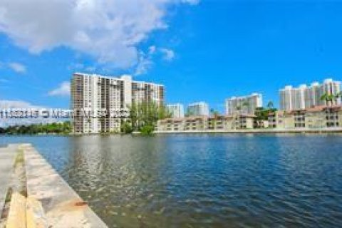 Condominio en venta en Aventura, Florida, 1 dormitorio, 75.25 m2 № 1161142 - foto 16