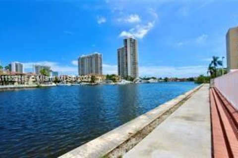 Condominio en venta en Aventura, Florida, 1 dormitorio, 75.25 m2 № 1161142 - foto 15