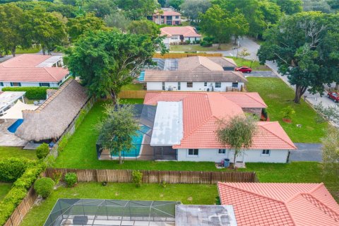 Villa ou maison à vendre à Coral Springs, Floride: 4 chambres, 209.4 m2 № 862867 - photo 5