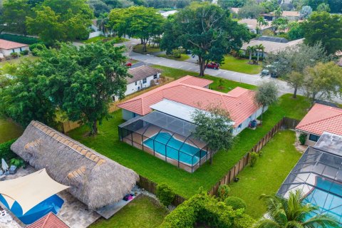 Villa ou maison à vendre à Coral Springs, Floride: 4 chambres, 209.4 m2 № 862867 - photo 4
