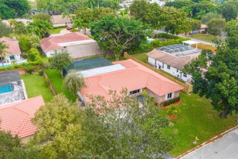 Villa ou maison à vendre à Coral Springs, Floride: 4 chambres, 209.4 m2 № 862867 - photo 6