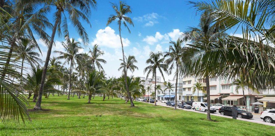 Condo in Miami Beach, Florida, 2 bedrooms  № 998174