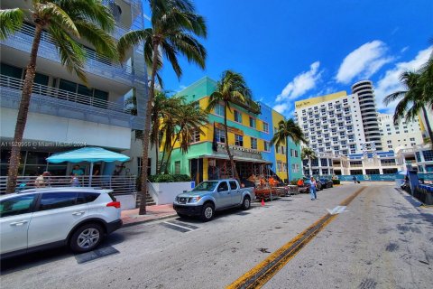 Condo in Miami Beach, Florida, 2 bedrooms  № 998174 - photo 26