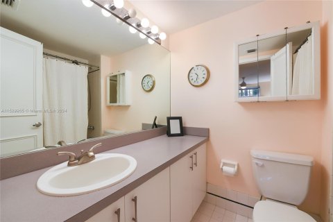 Condo in Miami Beach, Florida, 2 bedrooms  № 998174 - photo 14