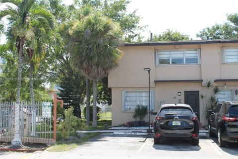 Copropriété à vendre à Sweetwater, Floride: 3 chambres, 96.99 m2 № 1099299 - photo 4