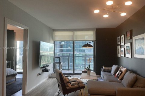 Condominio en venta en Miami, Florida, 1 dormitorio, 81.85 m2 № 336560 - foto 2