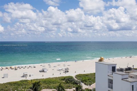 Condo in Miami Beach, Florida, 1 bedroom  № 1385732 - photo 1