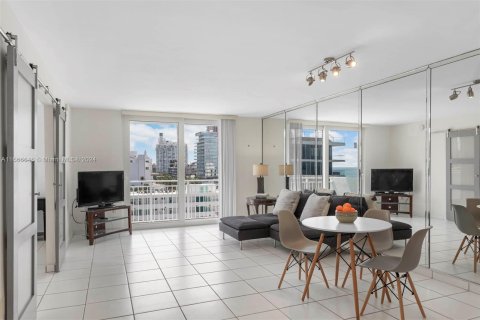 Condo in Miami Beach, Florida, 1 bedroom  № 1385732 - photo 3