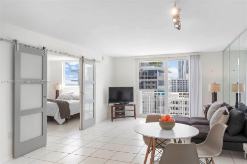 Condo in Miami Beach, Florida, 1 bedroom  № 1385732 - photo 8