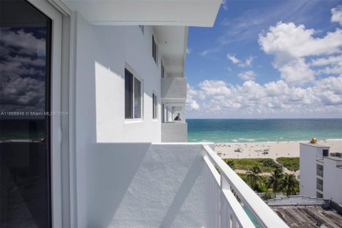 Condo in Miami Beach, Florida, 1 bedroom  № 1385732 - photo 2