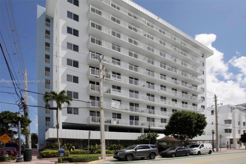 Condo in Miami Beach, Florida, 1 bedroom  № 1385732 - photo 17