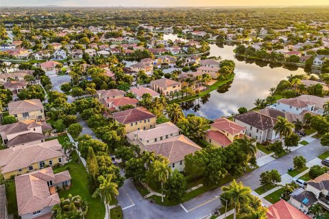 House in Miramar, Florida 6 bedrooms, 355.82 sq.m. № 1369046 - photo 3