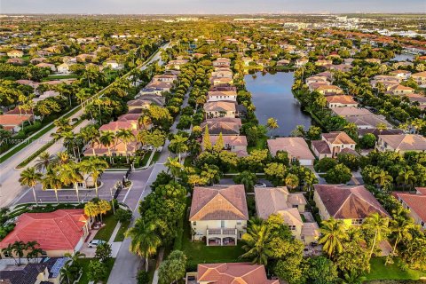 House in Miramar, Florida 6 bedrooms, 355.82 sq.m. № 1369046 - photo 5