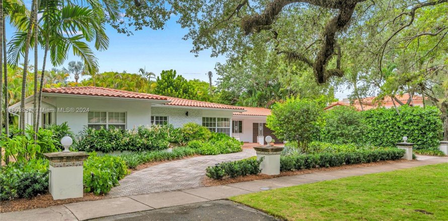 Villa ou maison à Coral Gables, Floride 3 chambres, 194.17 m2 № 1229687