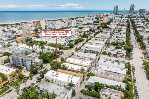 Condo in Miami Beach, Florida, 1 bedroom  № 1159306 - photo 27