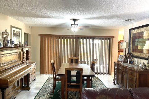 Casa en venta en Coral Springs, Florida, 4 dormitorios, 243.78 m2 № 1207408 - foto 17