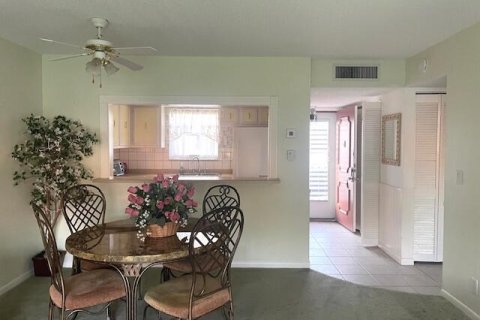 Condo in Palm Springs, Florida, 1 bedroom  № 1207411 - photo 21