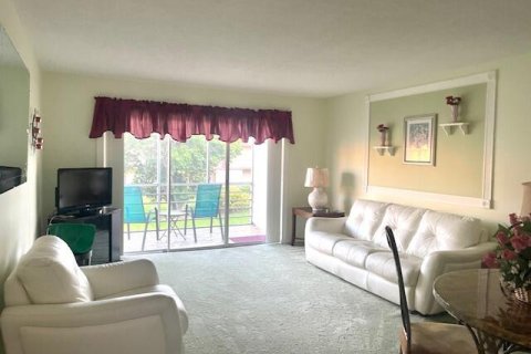 Condo in Palm Springs, Florida, 1 bedroom  № 1207411 - photo 25