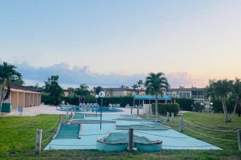 Condo in Palm Springs, Florida, 1 bedroom  № 1207411 - photo 6