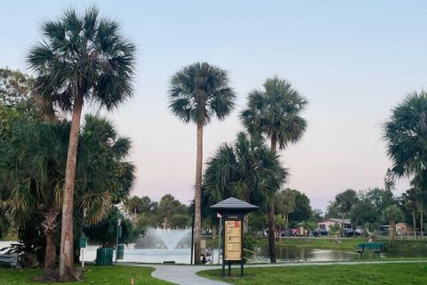 Condo in Palm Springs, Florida, 1 bedroom  № 1207411 - photo 4